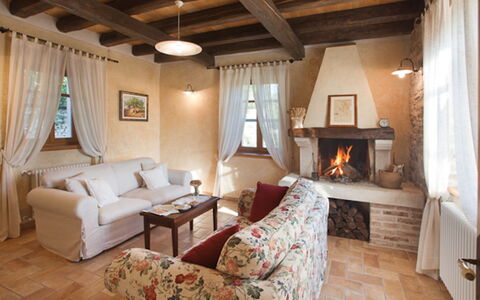 Gelci: Pièce, Meubles, Propriété, Plafond, Design Intérieur, Bâtiment, Chambre, Salon, Suite, Sol