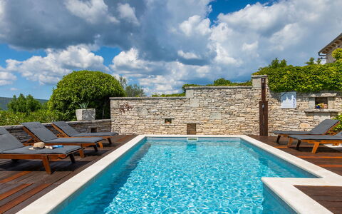 Gelci: Bleu, Piscine, Recours, Biens, Eco Hôtel, Caractéristique De L'Eau, Tuile, Mobilier De Jardin, Conception, Villa