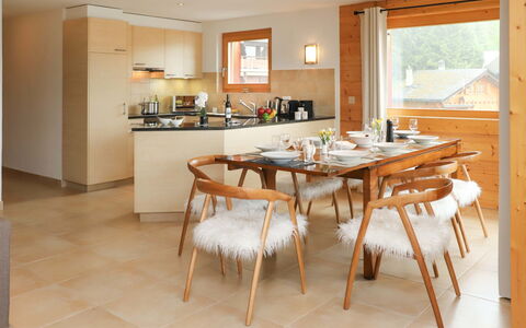 Les Mayens 3.2: Table, Meubles, Chaise, Bois, Cuisine, Design Intérieur, Sol, Sol, Table Cuisine Et Salle A Manger, Comptoir