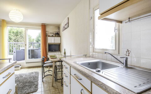 Cabourg 40: Cabinetry, Comptoir, Evier, Évier, Robinet, Meubles, Propriété, Fenêtre, Luminaire Plomberie, Cuisine