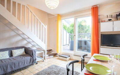 Cabourg 40: Meubles, Propriété, Bâtiment, Bois, Cabinetry, Fenêtre, Design Intérieur, Table, Éclairage, Sol