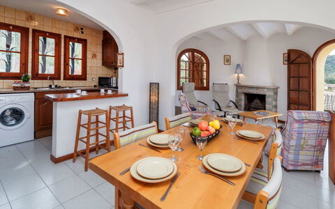 Solenza: Propriété, Pièce, Bâtiment, Meubles, Design Intérieur, Maison, Salle À Manger, Immobilier, Table, Plafond