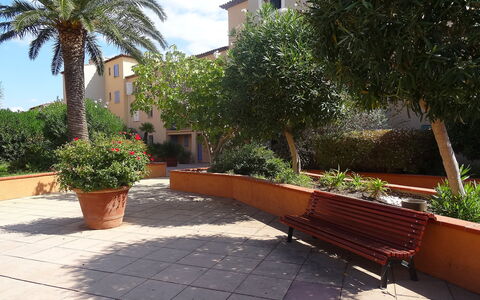 L'Annonciade: Arbuste, Zone Résidentielle, Jardin, Ombre, Hacienda, Aménagement Paysager, Cour, Passerelle, Cour