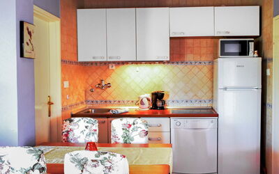 Geneko 113.6: Cabinetry, Propriété, Comptoir, Meubles, Appareil De Cuisine, Cuisine, Cuisinière, Gaz Poele, Électroménager, Design Intérieur