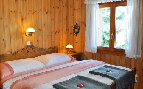 Himmulriich: Chambre, Lit, Meubles, Pièce, Drap De Lit, Cadre De Lit, Propriété, Literie, Design Intérieur, Mur