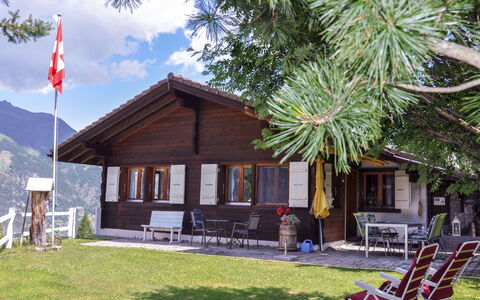 Himmulriich: Nuage, Bâtiment, Ciel, Propriété, Plante, Fenêtre, Chalet, Chaise, Loisir, Ombre
