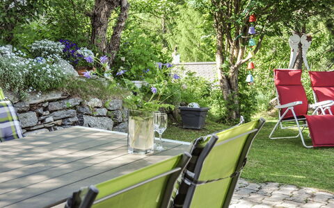 Himmulriich: Plante, Communauté Des Plantes, Meubles, Vert, Table, Chaise, Mobilier De Jardin, Arbre, Ombre, Véhicule À Moteur