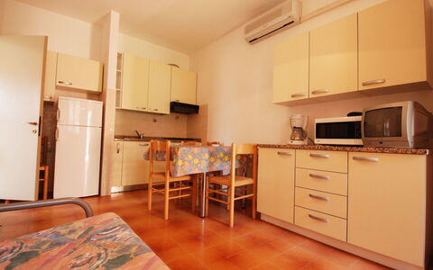 Villaggio Azzurro: Pièce, Propriété, Meubles, Bâtiment, Cuisine, Cabinetry, Design Intérieur, Sol, Maison, Plafond