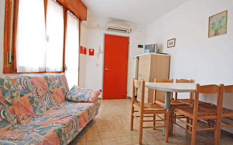 Bibione 320: Meubles, Table, Propriété, Cadre, Bois, Éclairage, Orange, Design Intérieur, Confort, Sol