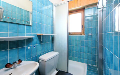 Verbier 390: Salle De Bains, Bleu, Pièce, Propriété, Tuile, Architecture, Bâtiment, Turquoise, Design Intérieur, Immobilier