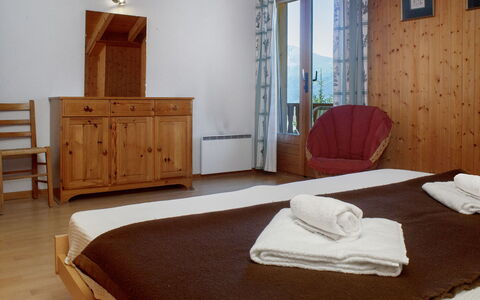 Verbier 390: Meubles, Design Intérieur, Bois, Sol, Sol, Pièce, Plafond, Lit, Chambre, Table
