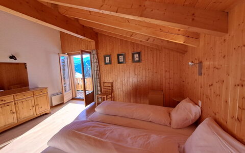 Verbier 390: Ciel, Nuage, Bâtiment, Propriété, Fenêtre, Bois, Table, Maison, Ombre, Mobilier De Jardin