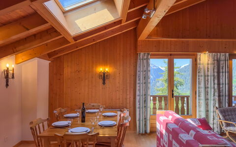 Verbier 390: Meubles, Propriété, Table, Chaise, Fenêtre, Bois, Design Intérieur, Architecture, Sol, Mur
