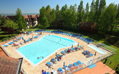 Deauville-trouville 216: Plante, L'Eau, Ciel, Piscine, Arbre, Design Urbain, Chaise, Loisir, Herbe, Ville Resort