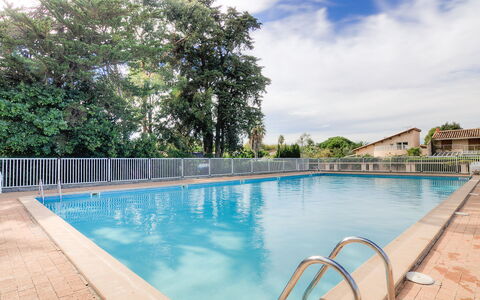 Saint Cyprien 160: L'Eau, Ciel, Propriété, Nuage, Plante, Piscine, Bleu Azur, Arbre, Bâtiment, Ombre