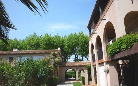 Saint Cyprien 160: Ciel, Plante, Nuage, Vert, Bâtiment, Arbre, Architecture, Herbe, Zone Résidentielle, Quartier