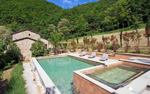 La Valchiera: L'Eau, Plante, Ciel, Propriété, Nuage, Piscine, Bâtiment, Botanique, Arbre, Montagne