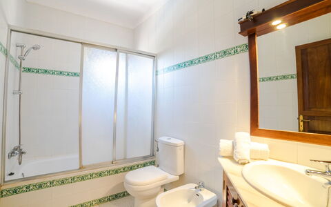 Sanso: Miroir, Propriété, Luminaire Plomberie, Robinet, Vert, Évier, Salle De Bains, Bleu, Toilette, Lavabo