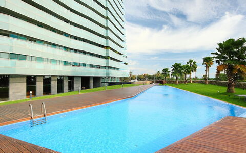 Diagonal Mar: Piscine, Propriété, Condominium, Bâtiment, Immobilier, Architecture, Loisir, Recours, Ciel, Appartement