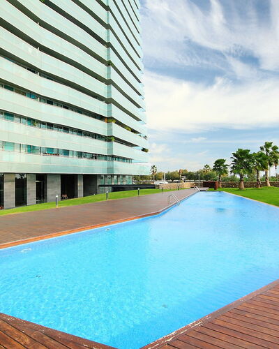 Diagonal Mar: Piscine, Propriété, Condominium, Bâtiment, Immobilier, Architecture, Loisir, Recours, Ciel, Appartement