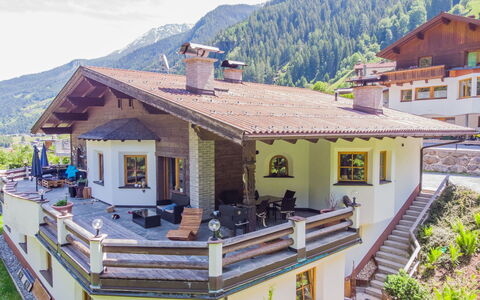 Conny: Ciel, Montagne, Propriété, Bâtiment, Fenêtre, Plante, Bois, Maison, Paysage, Loisir