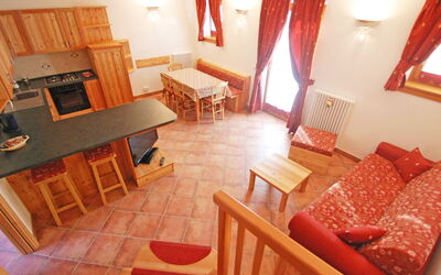 Pinzolo 450: Pièce, Propriété, Meubles, Salon, Design Intérieur, Sol, Bâtiment, Maison, Table, Immobilier