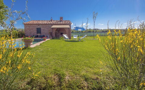 La Capannina: Paysage Naturel, Végétation, Propriété, Ciel, Herbe, Jaune, Maison, Environnement Naturel, Printemps, Arbre