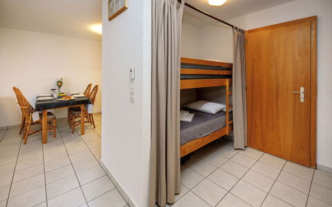 Cornalin 2: Design Intérieur, Sol, Sol, Meubles, Plafond, Pièce, Lit, Chambre, Tache De Bois, Dur