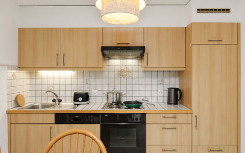 Cornalin 2: Cuisine, Meubles, Cabinetry, Bois, Comptoir, Design Intérieur, Appareil De Cuisine, Sol, Principaux Appliance, Sol
