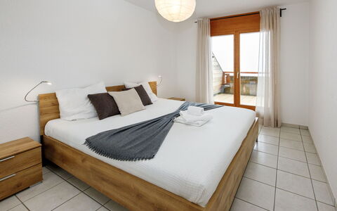 Cornalin 2: Meubles, Design Intérieur, Sol, Lit, Sol, Chambre, Bois, Pièce, Parquet, Plafond