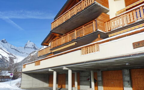 Cornalin 2: Bâtiment, Propriété, Architecture, Maison, Façade, L'Hiver, Immobilier, Neige, Matériel De La Propriété, Balcon