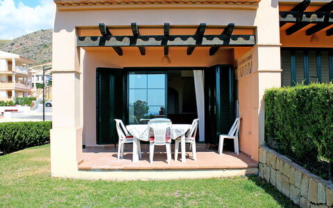 Mirador Ii: Propriété, Bâtiment, Maison, Immobilier, Domicile, Patio, Herbe, Pergola, Biens, Arrière-Cour