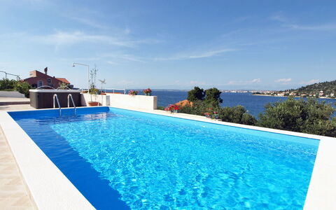 Zdenko 1: Piscine, Propriété, Bleu Azur, Immobilier, Maison, Ciel, Vacances, L'Eau, Loisir, Bâtiment