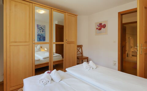 Chalet Nagano: Bois, Design Intérieur, Sol, Sol, Chambre, Plafond, Lit, Meubles, Pièce, Appartement