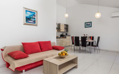 Tea 100.1: Meubles, Design Intérieur, Sol, Sol, Bois, Canapé, Pièce, Plafond, Salon, Appartement