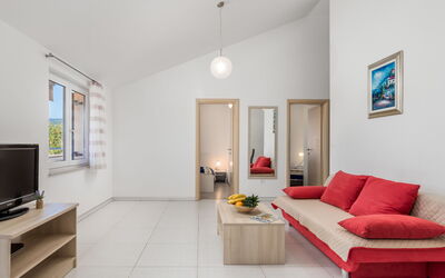 Tea 100.3: Table, Meubles, Propriété, Cadre, Canapé, Télévision, Confort, Bâtiment, Salon, Design Intérieur