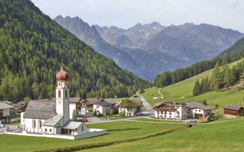 Längenfeld 330: Ciel, Montagne, Propriété, Écorégion, Paysage Naturel, La Nature, Bâtiment, Montagnes, Arbre, Nuage