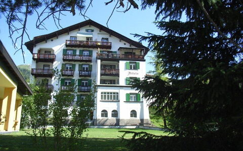 Haus Altein Apartment Nr. 4: Maison, Domicile, Propriété, Bâtiment, Immobilier, Architecture, Biens, Arbre, Ciel, Manoir