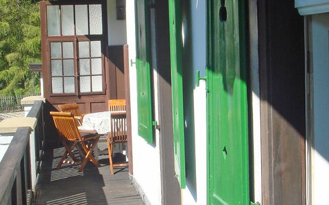 Haus Altein Apartment Nr. 4: Vert, Propriété, Maison, Domicile, Porche, Bâtiment, Porte, Pièce, Fenêtre, Immobilier