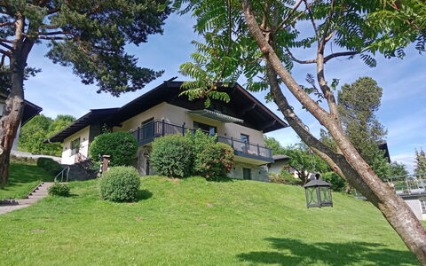 Riki: Herbe, Arbuste, Maison, Domicile, Zone Rurale, Chalet, Pelouse, Couverture De Sol, Jardin