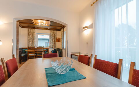 Riki: Design Intérieur, Sol, Meubles, Bois, Plafond, Sol, Pièce, Table Cuisine Et Salle A Manger, Éclairage, Salle À Manger