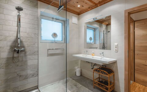 Riki: Sol, Design Intérieur, Luminaire Plomberie, Sol, Bois, Plafond, Salle De Bains, Domicile, Plomberie, Éclairage