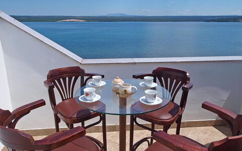 Raslina 100: Propriété, Pièce, Meubles, Table, Vacances, Bleu Azur, Maison, Chaise, Immobilier, Balcon