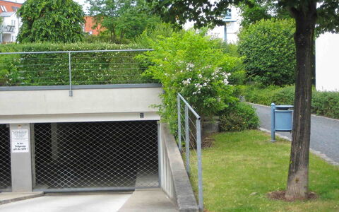 Kamelienweg: Propriété, Arbre, Architecture, Maison, Immobilier, Herbe, Arbuste, Zone Résidentielle, Bâtiment, Plante