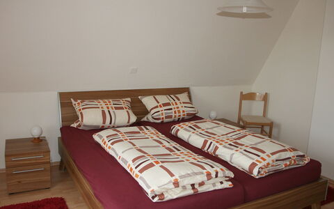 Kamelienweg: Chambre, Lit, Meubles, Drap De Lit, Pièce, Propriété, Literie, Cadre De Lit, Sol, Mur