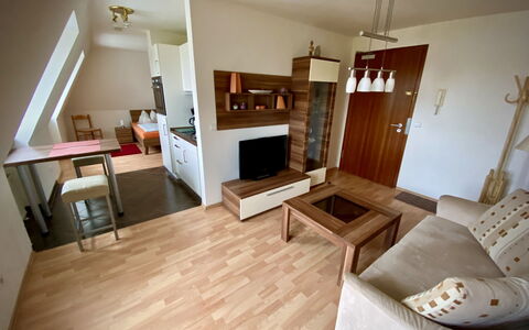 Kamelienweg: Table, Canapé, Bois, Bâtiment, Sol, Sol, Salon, Foyer, Immobilier, Dur