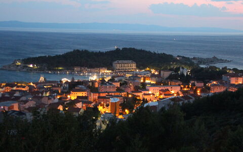 Makarska 592: Nuage, Ciel, L'Eau, Atmosphère, Bâtiment, Bleu Azur, Arbre, Afterglow, Crépuscule, Montagnes