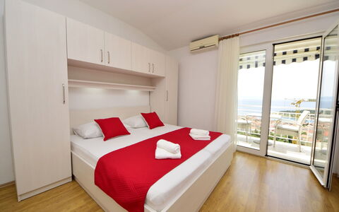 Makarska 592: Meubles, Propriété, Bâtiment, Confort, Cabinetry, Bois, Lit, Design Intérieur, Cadre De Lit, Oreiller