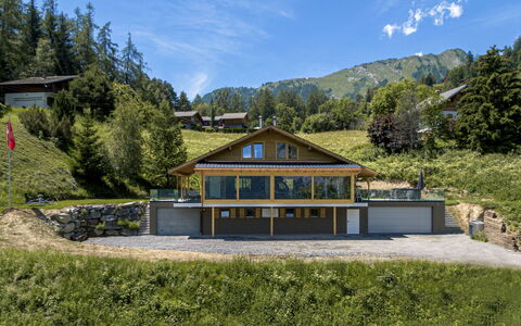 Paisible: Plante, Ciel, Nuage, Bâtiment, Fenêtre, Paysage Naturel, Arbre, Lot Terre, Montagnes, Chalet
