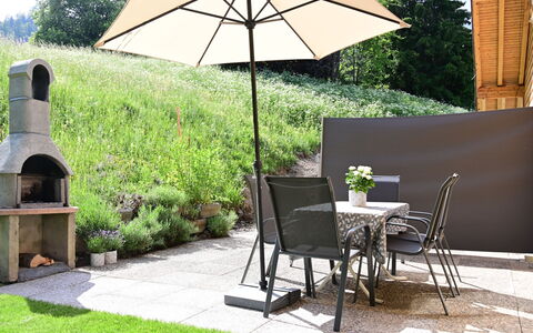 Paisible: Plante, Table, Propriété, Meubles, La Nature, Arbre, Botanique, Ombre, Mobilier De Jardin, Tableau De Plein Air